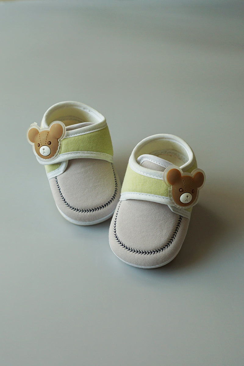 Soft Baby Shoes with Bear Face Tag (Light Grey)