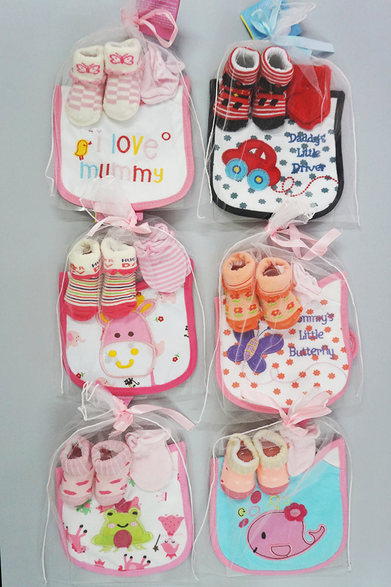 Bib, Mittens & Socks Gift Set (Pink)